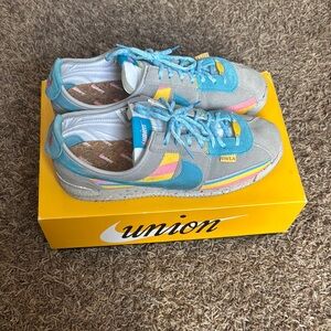 Blue and Yellow Sneakers with Breathable Mesh Design